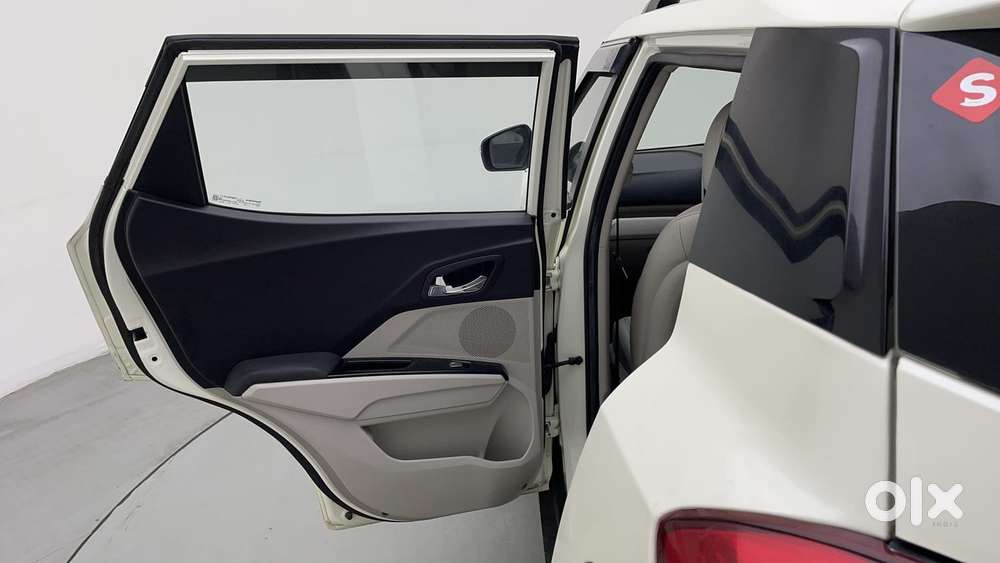 Mahindra Xuv300 W8 (o) 1.5 Diesel Amt, 2021, Diesel