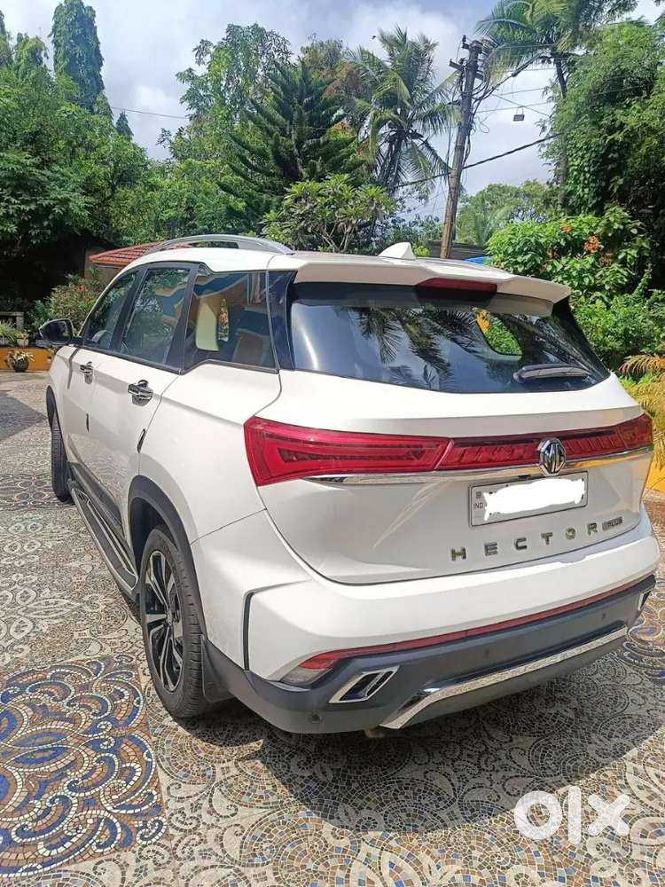 Mg Hector Plus 2023 Year Sharp