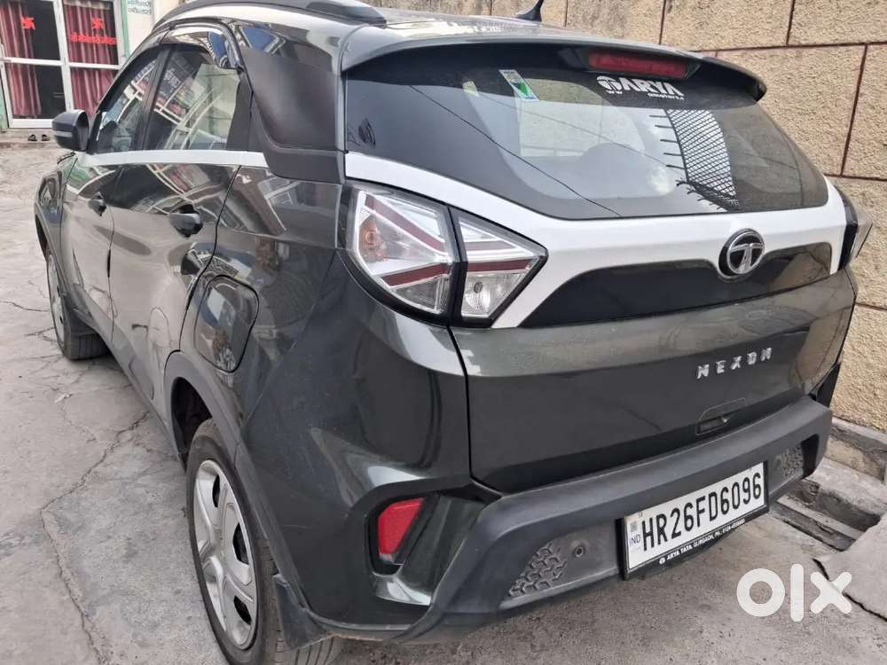 Tata Nexon Automatic Car With Sunroof Model August 2023