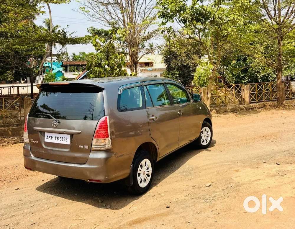 Toyota Innova 2011