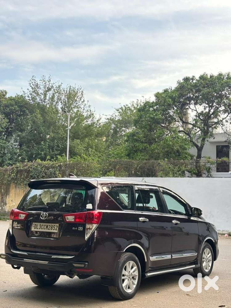 Toyota Innova Crysta 2.4 V, 2017