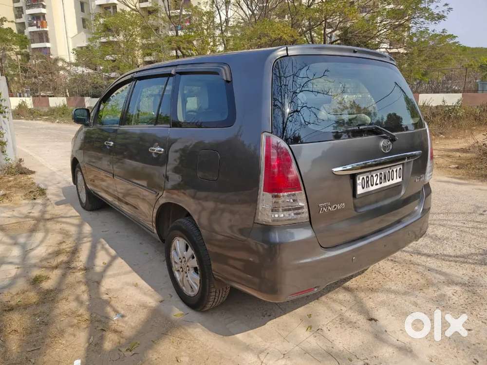 Toyota Innova 2011 Diesel 95000 Km Driven