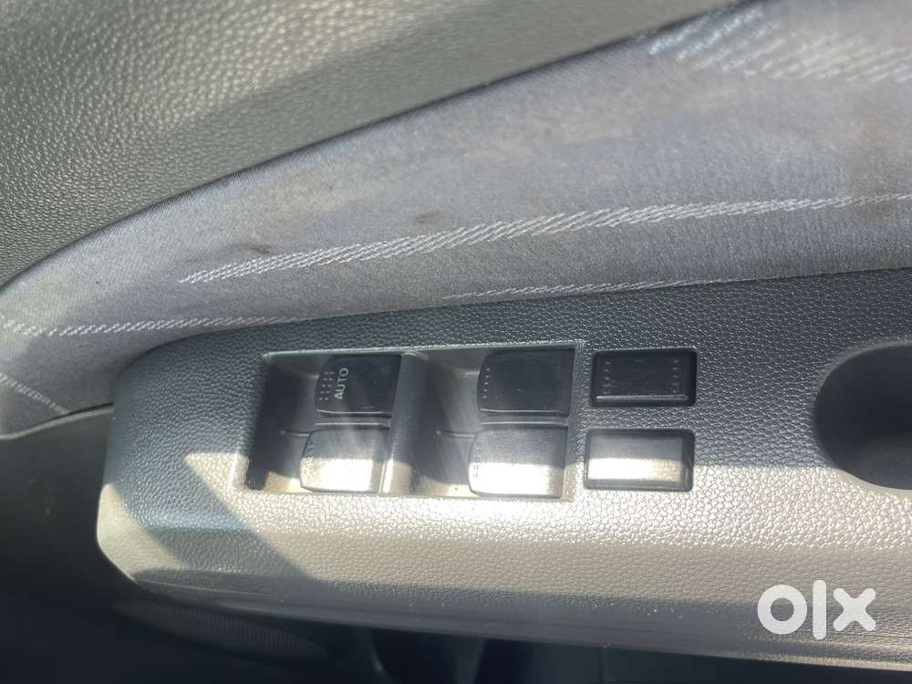 Maruti Suzuki Ritz Vxi, 2012, Petrol