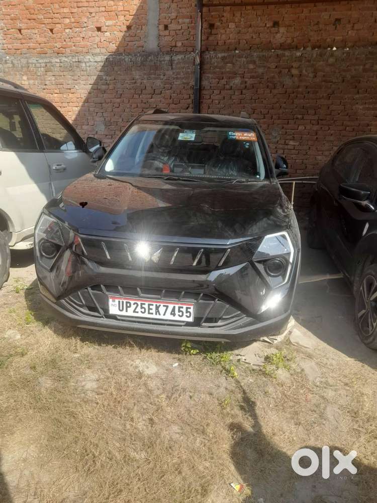 Mahindra Xuv 3xo 2025 Petrol 6990 Km Driven