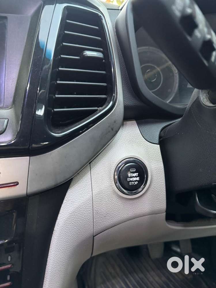 Mahindra Xuv300 Top End Variant W8 Diesel 2019 All Tyre New Push Start