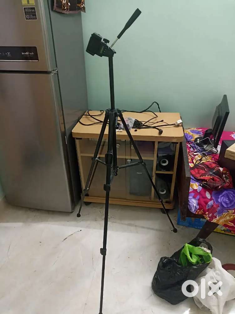 Monitor, keyboard, mouse,laptop,reels making stand.