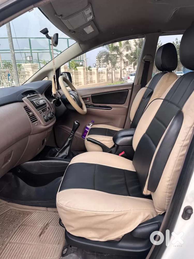 Toyota Innova 2.5 G (diesel) 8 Seater Bs Iv, 2015, Diesel