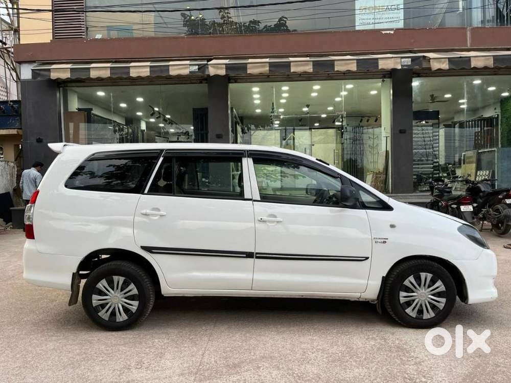 Toyota Innova 2.5 G (diesel) 7 Seater Bs Iv, 2011, Diesel