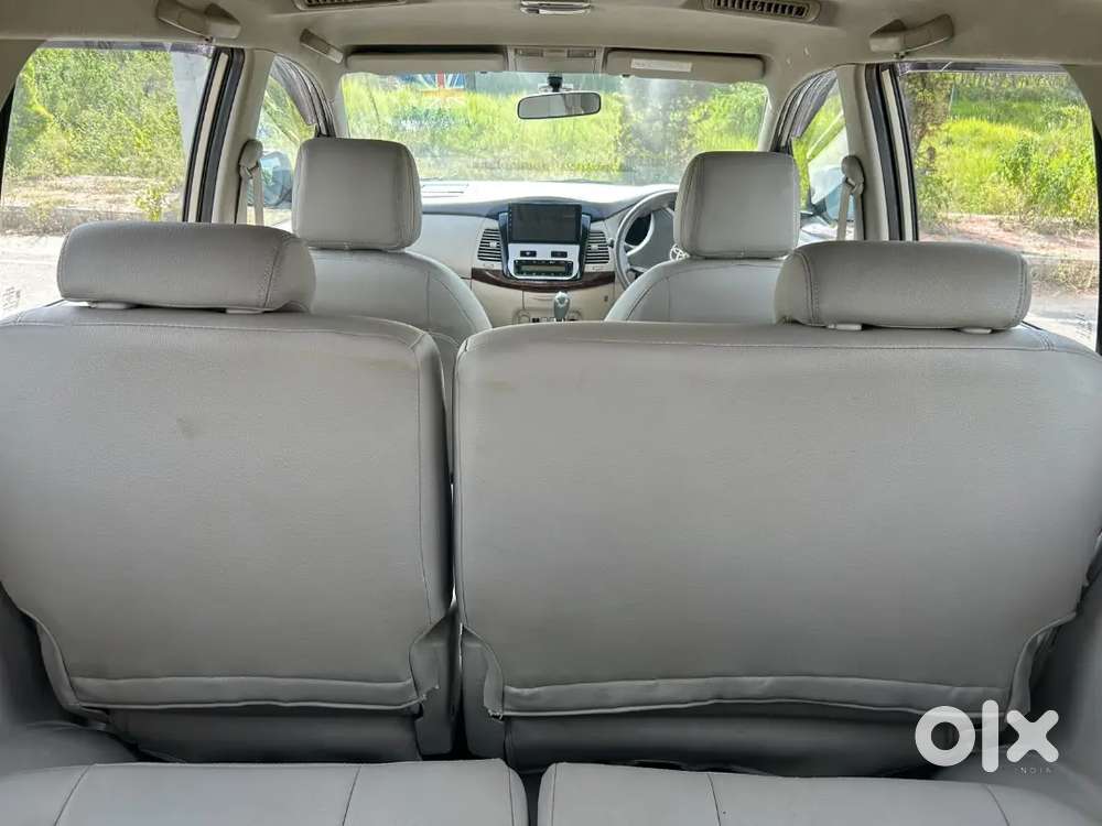 Innova V 2012 1st owner with Karnataka registration available