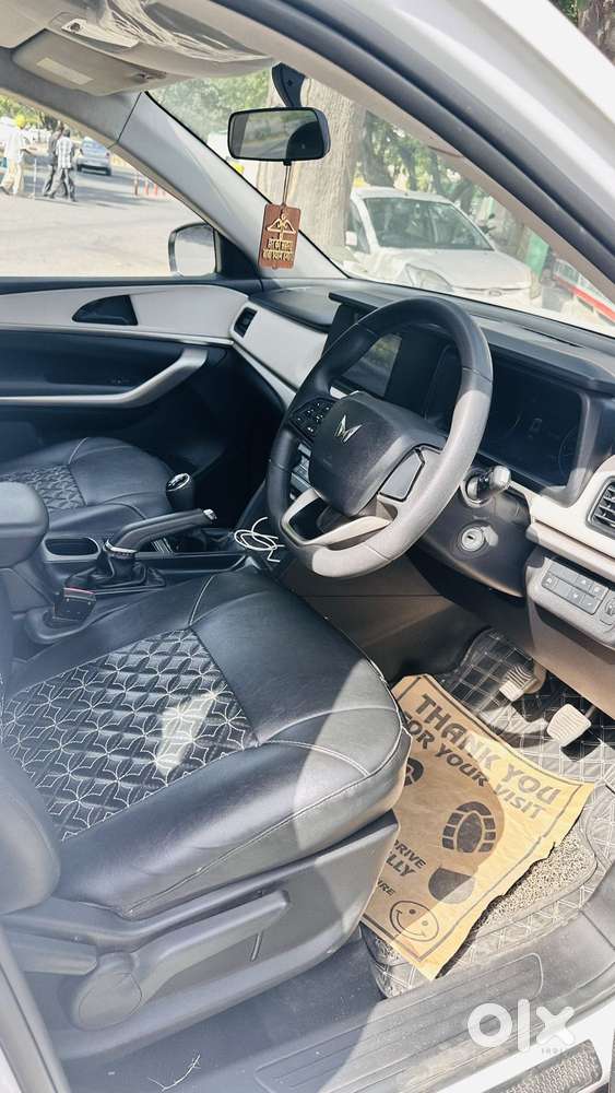 Mahindra Xuv700 2.2 Mx Diesel Mt 5 Str, 2023, Diesel