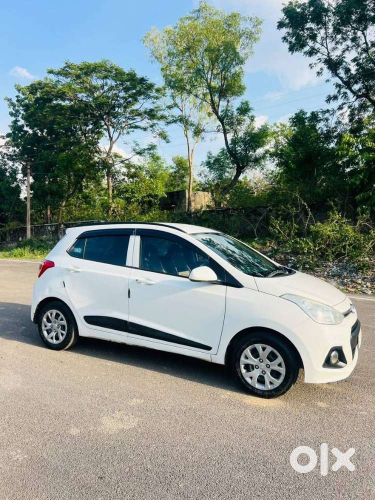 Hyundai Grand I10 Sportz, 2015, Petrol