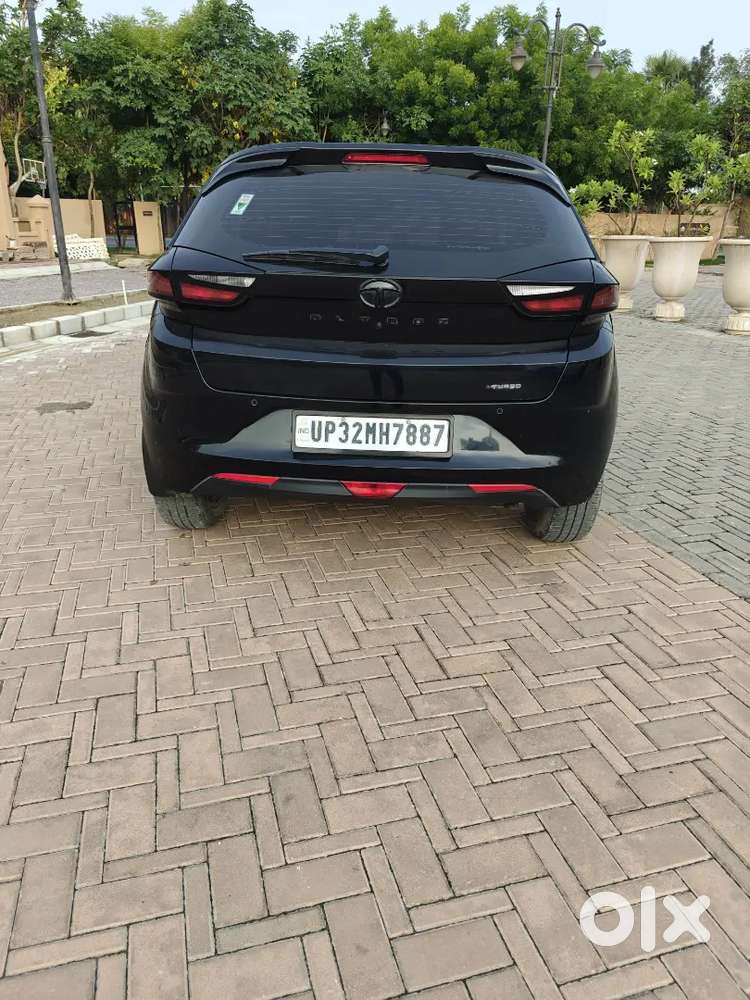 Tata Altroz Dark Edition– Excellent Condition, Company Serviced