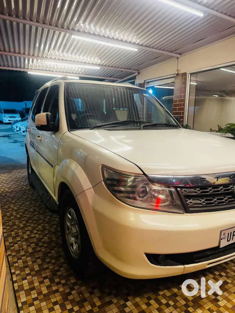 Tata Safari Storme 2015