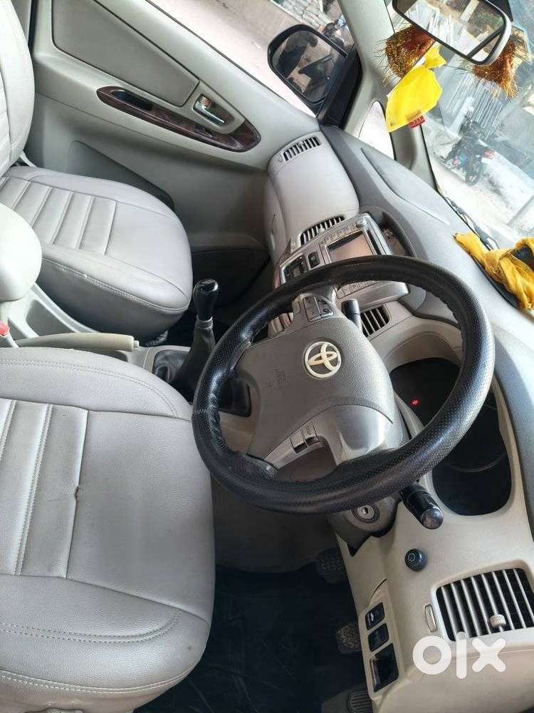 Toyota Innova 2.5 V 8 Str, 2013, Diesel