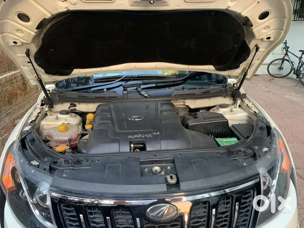 Mahindra Xuv500 2017 Diesel Manual Pearl White Top Model