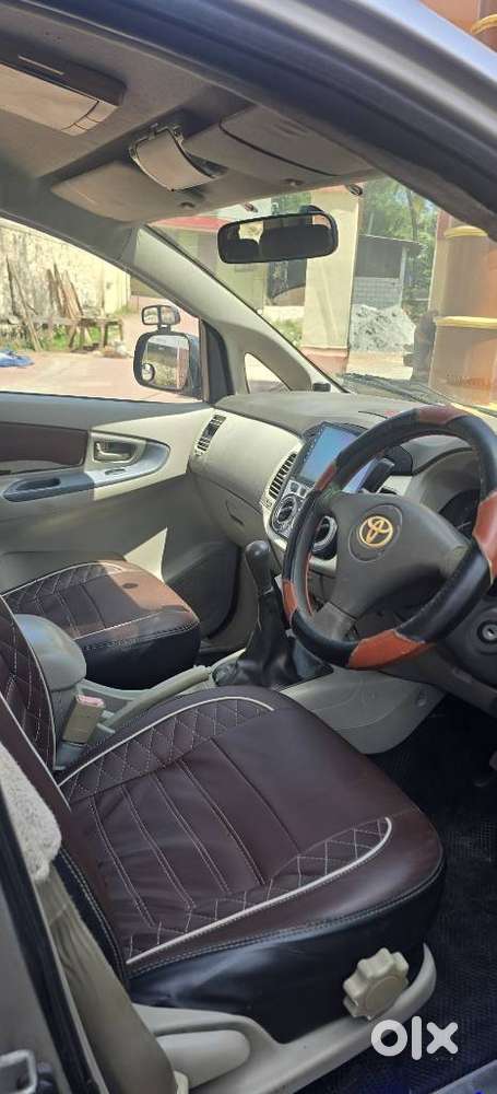 Toyota Innova 2.5 G (diesel) 8 Seater Bs Iv, 2011, Diesel