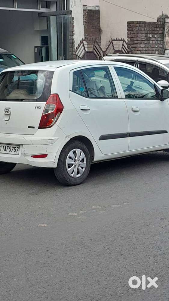 I10,megna,2011,2nd Owner, White,petrol