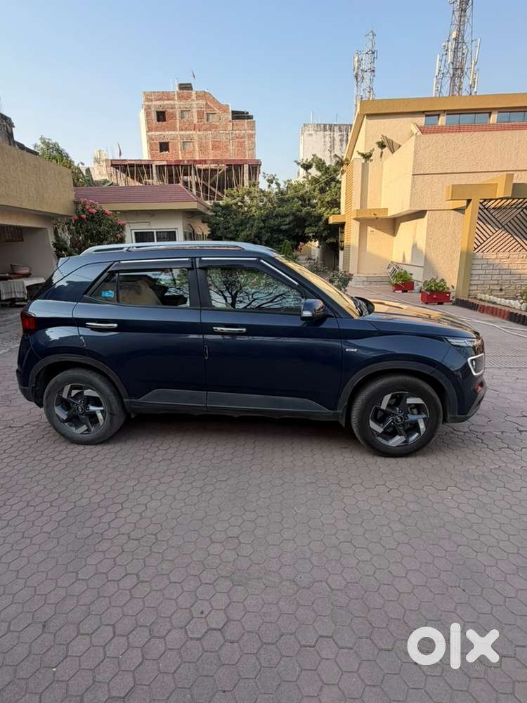Hyundai Venue 2022 Petrol Well Maintained