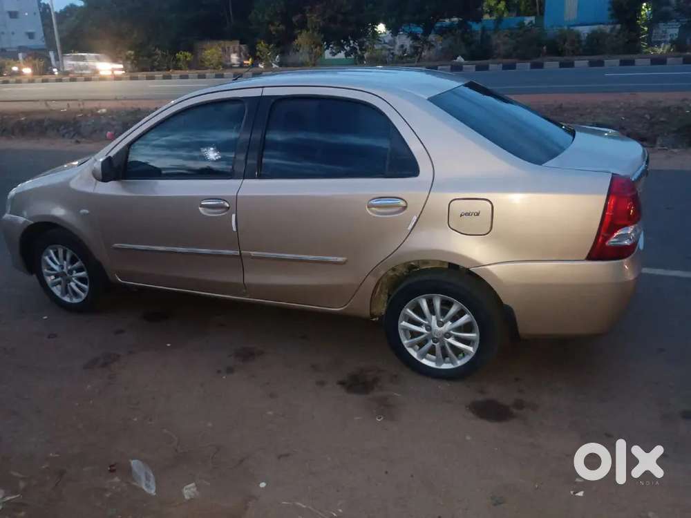 Toyota Etios 1.5 V 2011