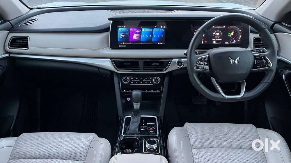Mahindra Xuv700 2.2 Ax 7 Diesel At Luxury Pack Str, 2025, Diesel