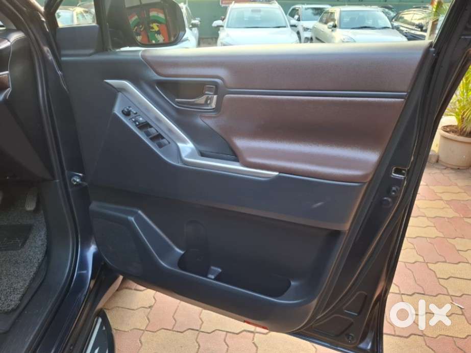 Toyota Innova Hycross 2.0 Vx Hybrid 8 Str, 2023, Petrol