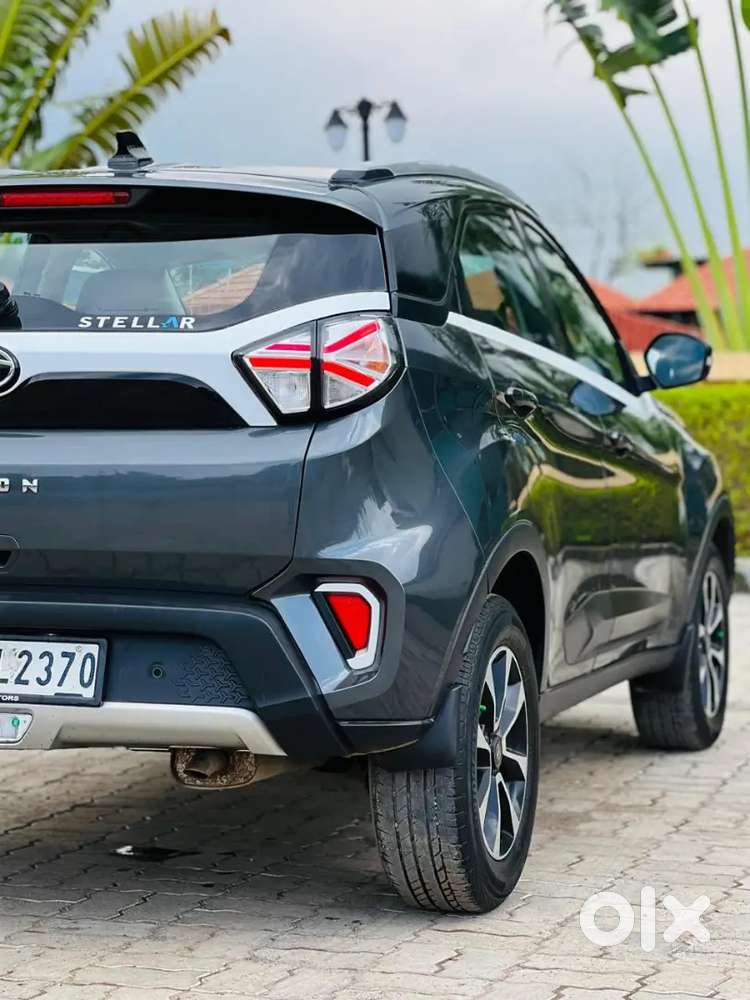 Tata Nexon Topmodel  Xza+sunroof