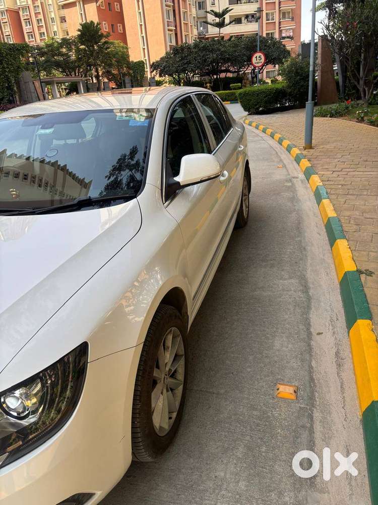 Skoda Superb Elegance 2015 - Great Condition And Less Km Driven