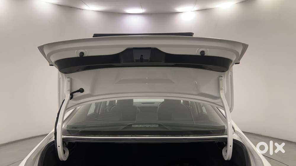Skoda Slavia Style 1.0l Tsi At, 2022, Petrol