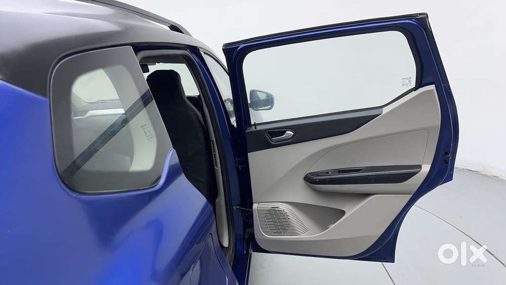 Renault Triber Rxz, 2022, Petrol