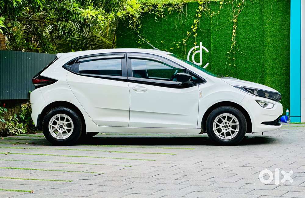 Tata Altroz 1.2 Xe, 2021, Petrol
