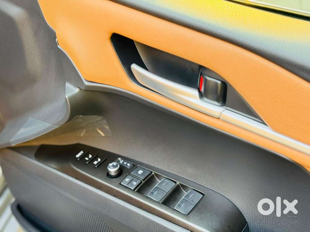 Toyota Camry Hybrid, 2025, Electric