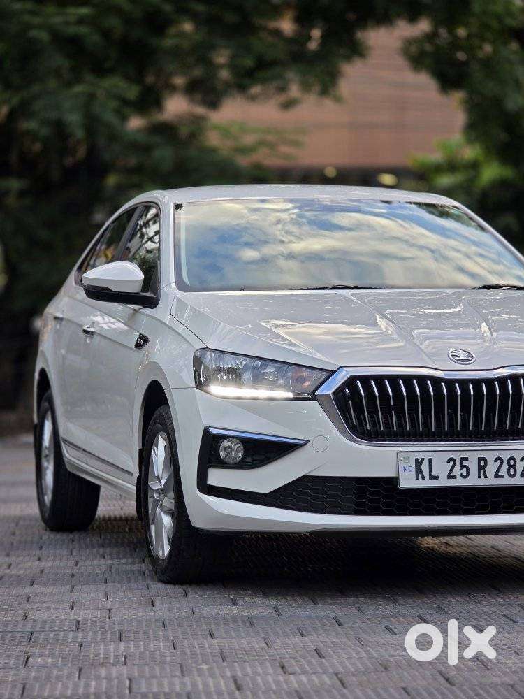 Skoda Slavia 1.0 Ambition Tsi, 2023, Petrol