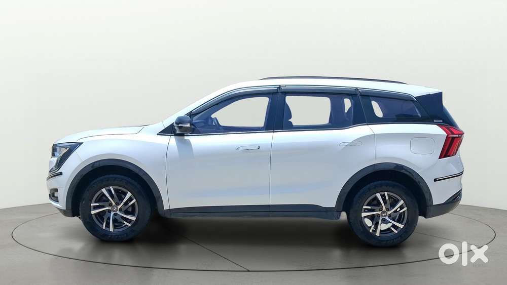 Mahindra Xuv700 2.0 Ax 5 Petrol Mt Str, 2022, Petrol