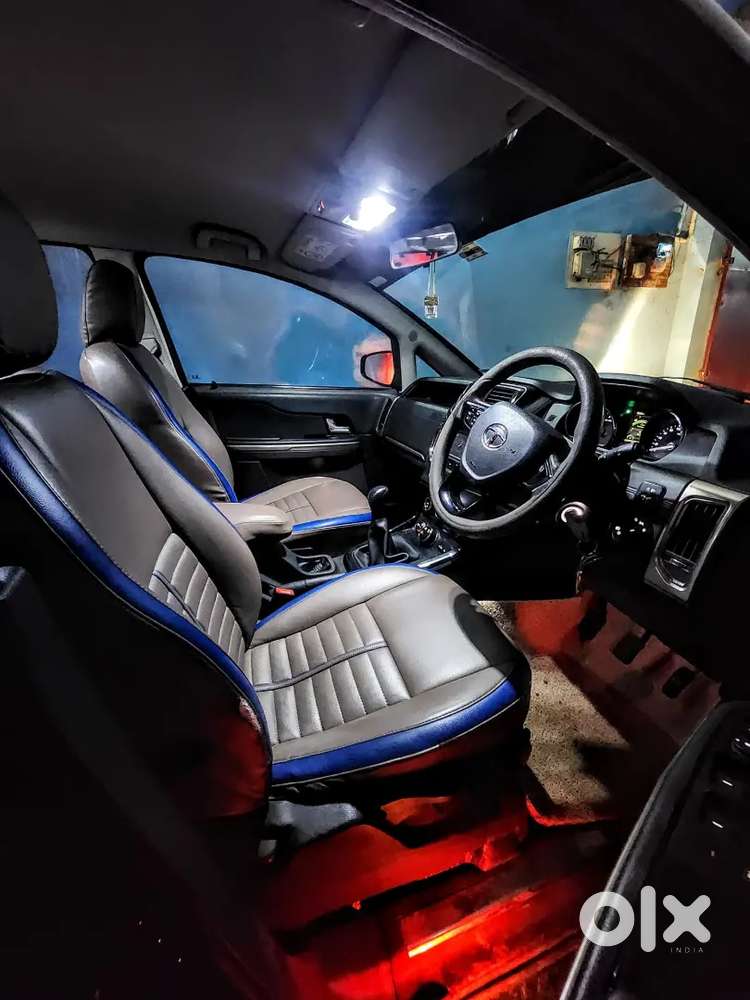 7+1 Less-driven Family Car - Premium Leather Interior, Hex Footrest.
