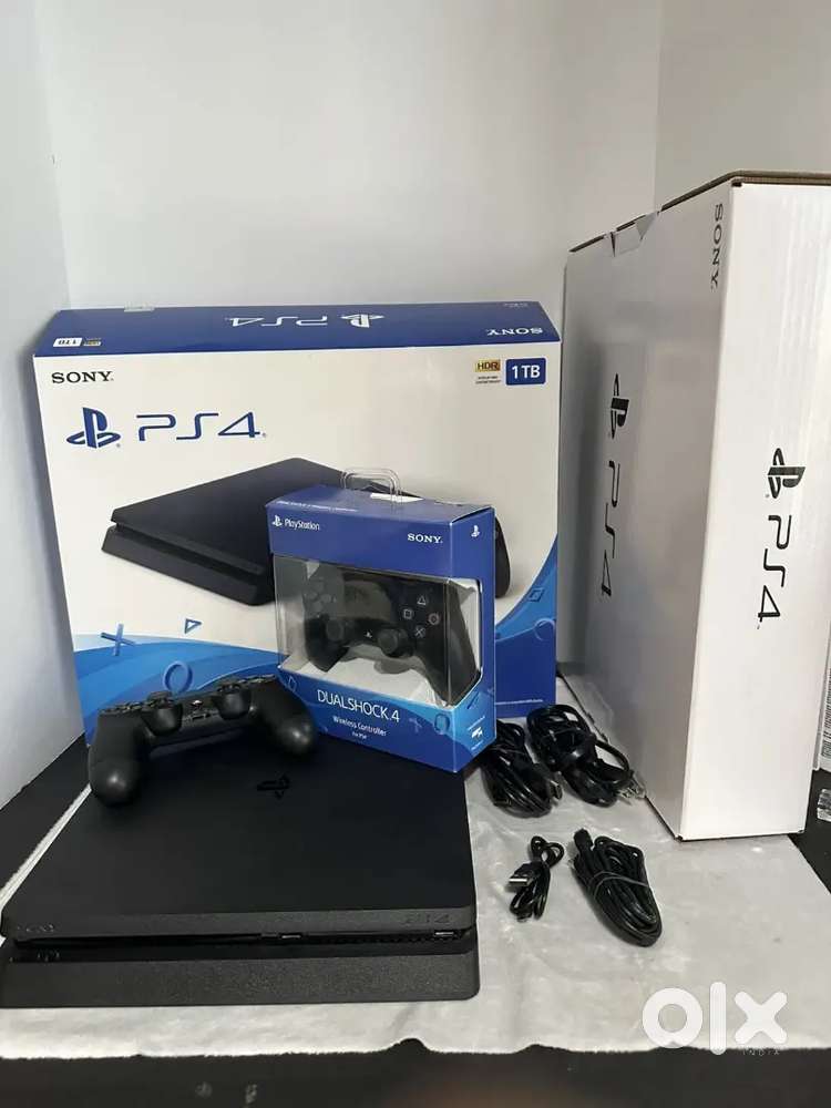 Sony PlayStation PS4 Slim Console Black 1TB CUH-2215B W/ Box