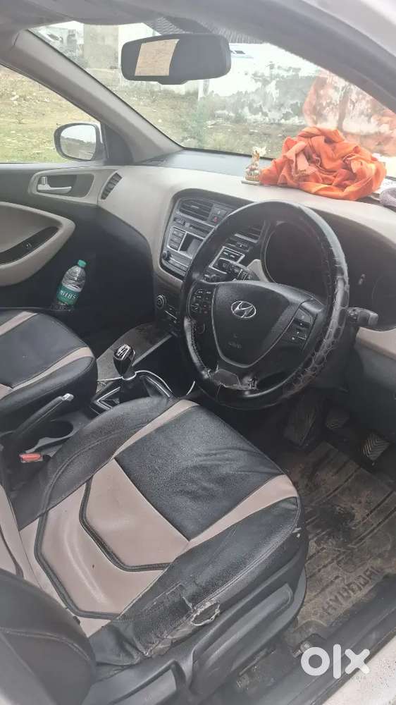 बहोत अछि कंडीशनर में है चारो टायर नए है गाडी मे कोई कमी नही है