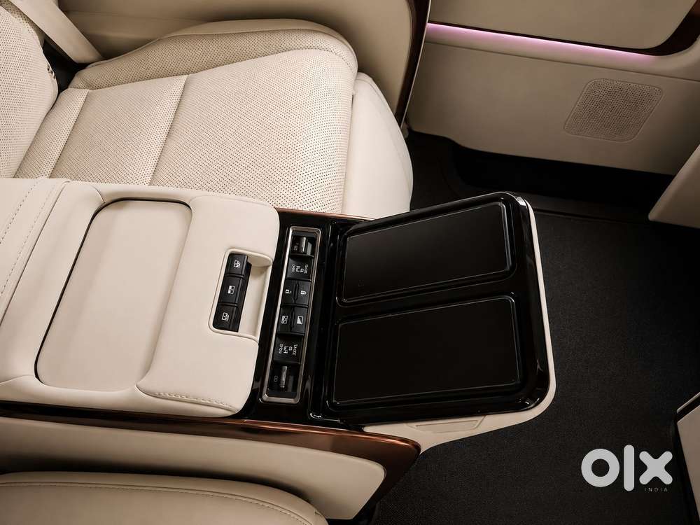 Lexus Lm 350h 4 Str Ultra Luxury, 2025, Diesel