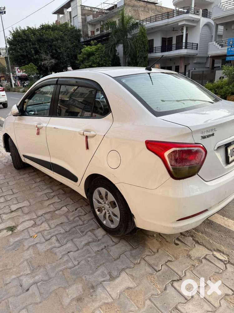 Hyundai Xcent Petrol 2015