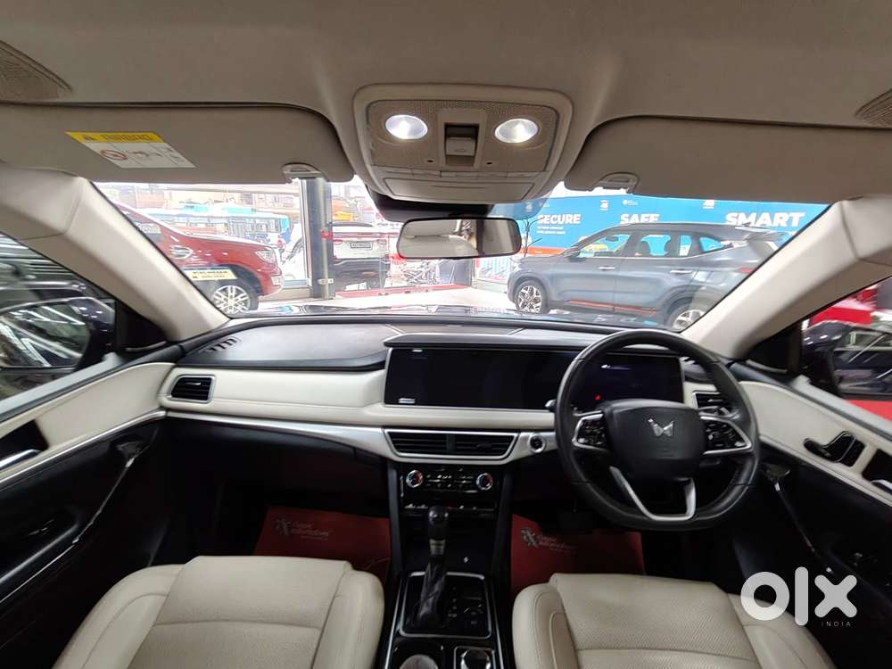 Mahindra Xuv700 2.0 Ax 7 Petrol At Luxury Pack Str, 2021, Petrol