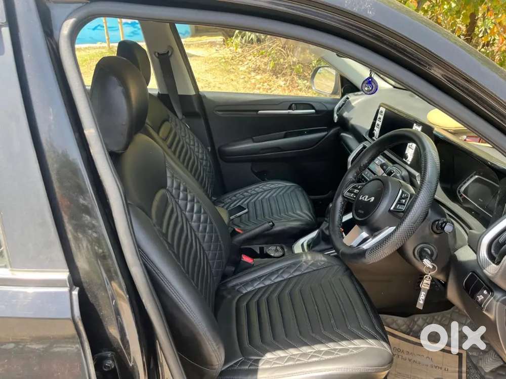 Less Driven Black Kia Sonet
