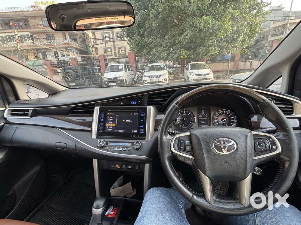 Toyota Innova Crysta 2.8 Zx At 7 Seater, 2017, Diesel