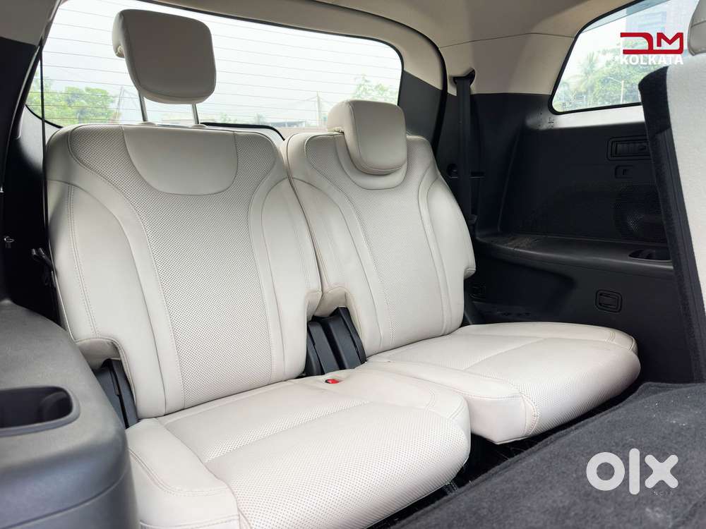 Mahindra Xuv700 2.0 Ax 7 Petrol At Luxury Pack Str, 2025, Petrol