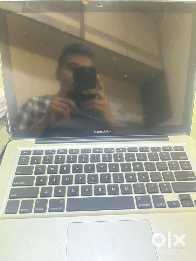 Mac book Pro 14 inches Laptop i5, 4GB RAM, 500 GB HD