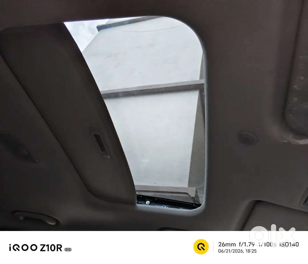 Hyundai Venue 2022 Petrol 23000 Km Driven, Imt, Sunroof