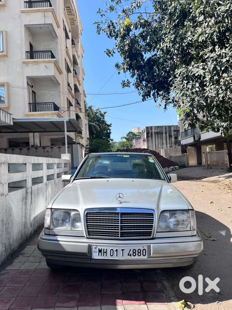 Mercedes Benz Classic W124 E220 Petrol Manual