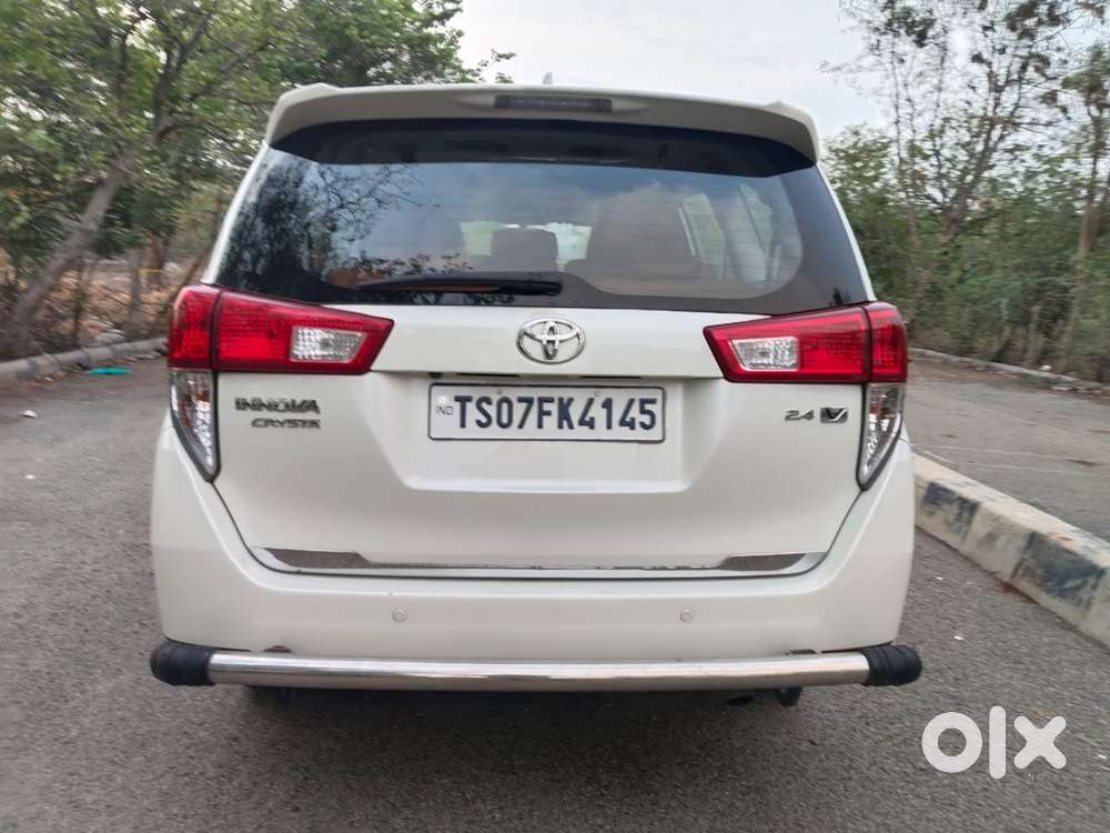 Toyota Innova Crysta 2.4 V 8 Str, 2016, Diesel