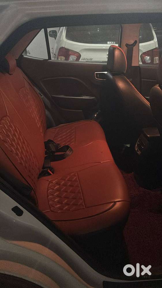 Diesel Venue  With Sunroof And Alloy Wheel