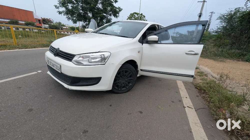 Volkswagen Polo Petrol Manual 2011