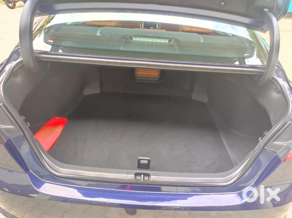 Toyota Camry Hybrid, 2025