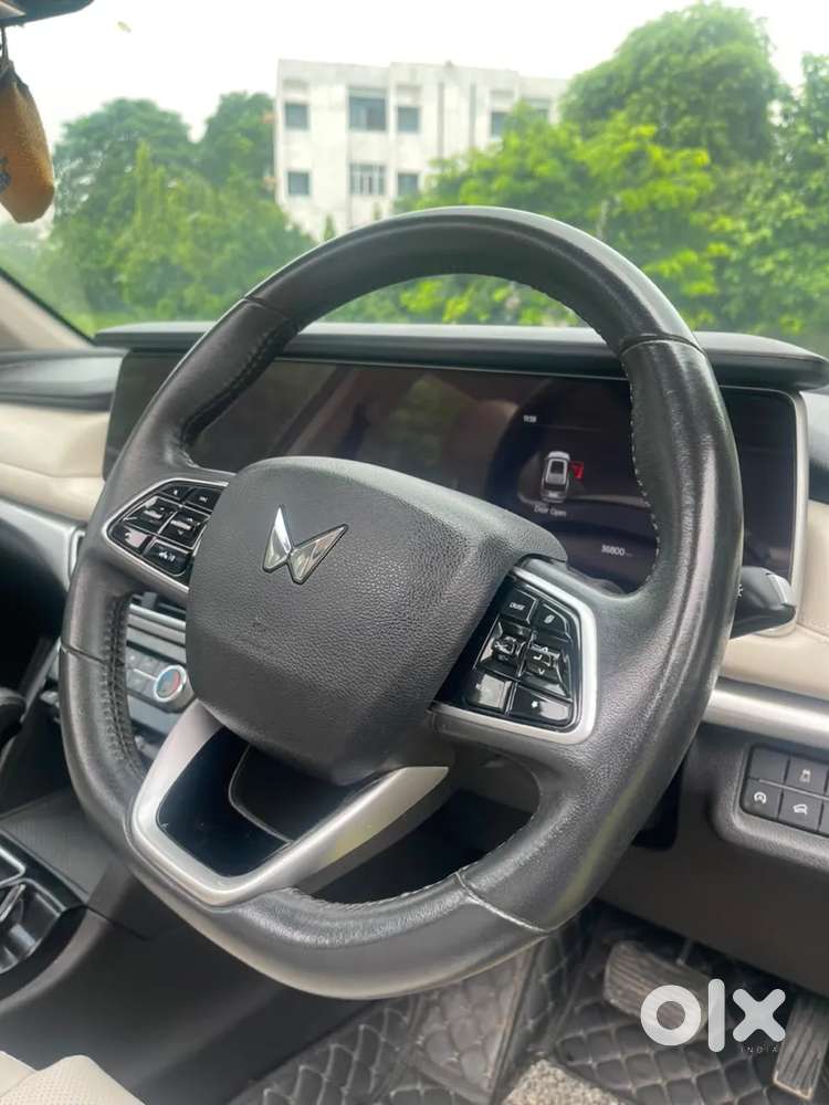 Mahindra Xuv700 2.0 Ax 7 Petrol At Str, 2023, Petrol